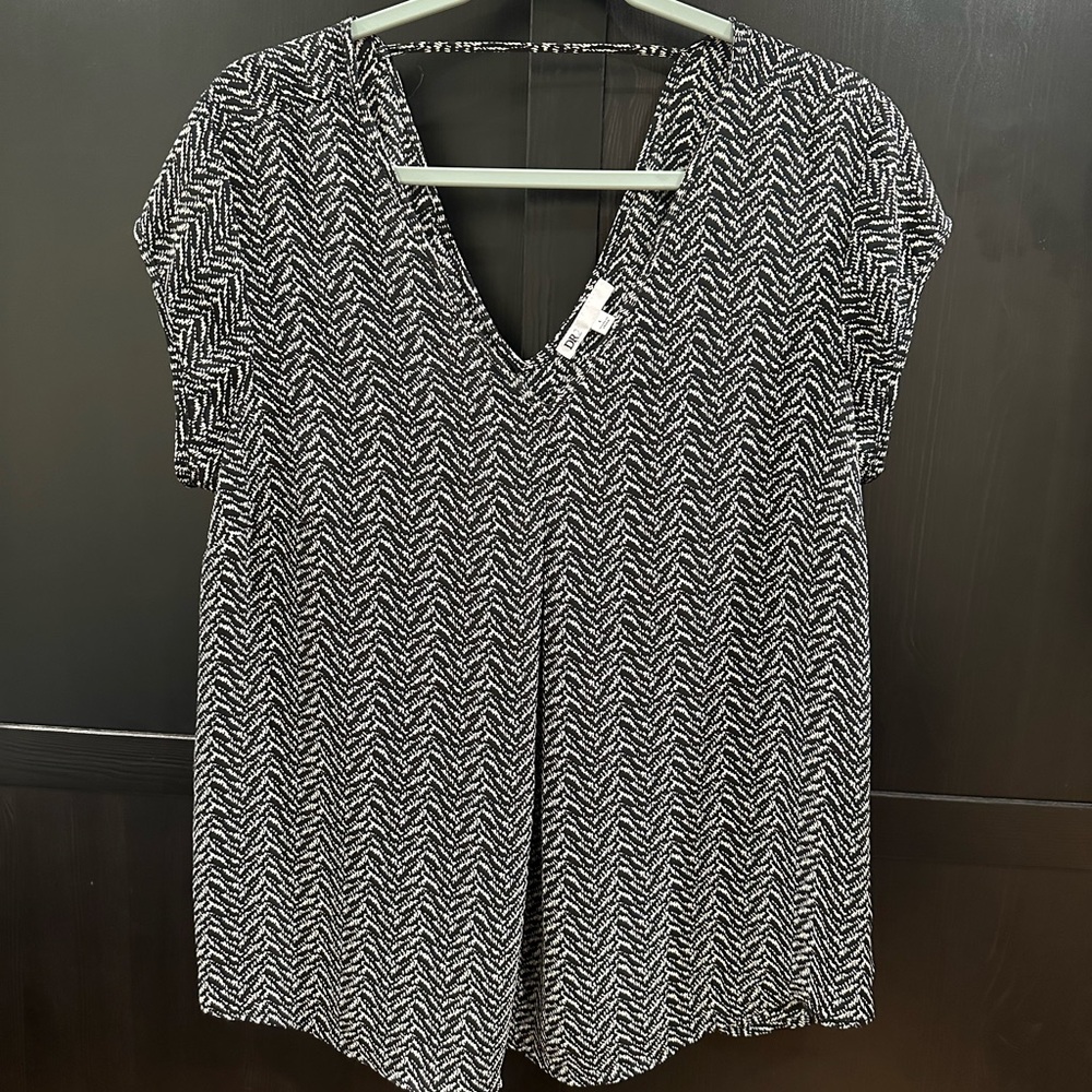 DR2 Black and White Chevron Blouse